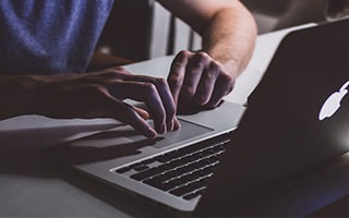 中国股票配资网股票配资:炒股配资开户平台-车企半年报：七成车企实现盈利 比亚迪营收破3000亿元、江淮扣非净利降超1000%